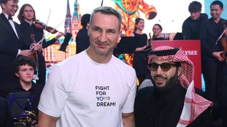 Wladimir Klitschko e gata să revină în boxul profesionist, după 7 ani de la retragerea sa. Zvonurile că arabii îl tentează pentru o luptă de sute de milioane de euro sunt tot mai puternice: "Acum, îmi apăr țara"
