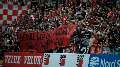 Galeria lui Dinamo, mesaje împotriva șefului FRH: „Dedule, încă un accident, dar cu happy-end!” Ce bannere au afișat la victoria incredibilă cu Sporting | FOTO