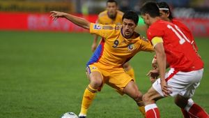 Lucescu jr: "Există un caz Marica? A spus el ceva?** Federația nu are contract cu niciun jucător, eu fac echipa, nu impresarii"