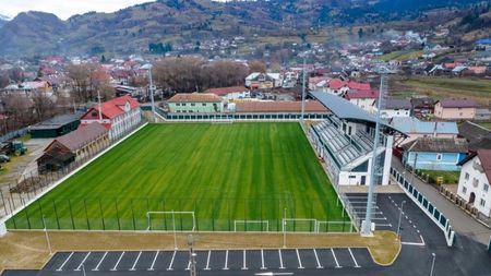 E gata „bijuteria” de peste 2.000.000 de euro dintr-o localitate din Bistrița-Năsăud. Primele imagini cu noul stadion sunt spectaculoase