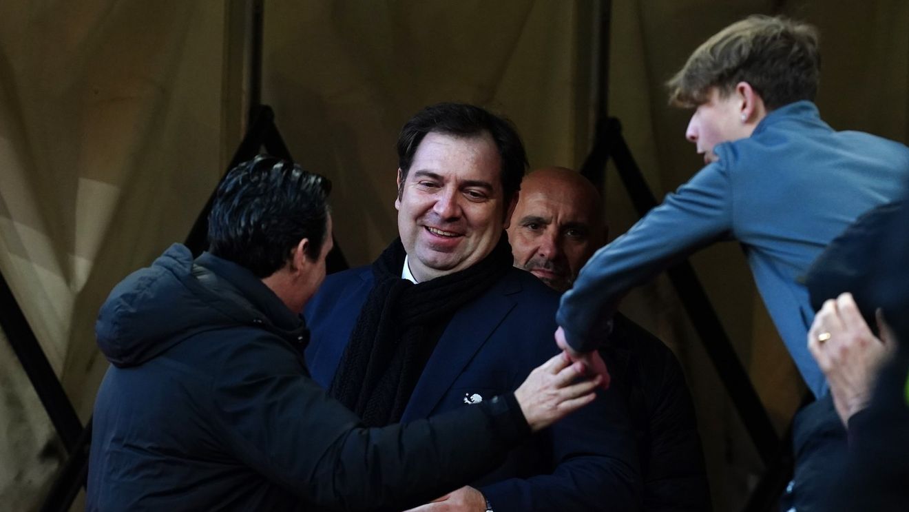 Antrenorul revelației din Premier League, dialog de 3 minute cu atacantul român, în care l-a desființat. Transferat de Sevilla de la FCSB, vârful a fost „executat” fără milă: „Mi-a dat Monchi mesaj”