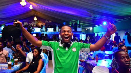 UEFA a dat vestea cea mare suporterilor: liber la bere! Decizia anunțată de forul continental