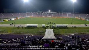 OPINIE | "Boșii fotbalului românesc ar trebui să pornească o revoluție! Falimentul e aproape". O propunere: modelul din tenis. Plus exemplul care umple Liga 1 de ridicol: "Mai mică decât media Thailandei!"