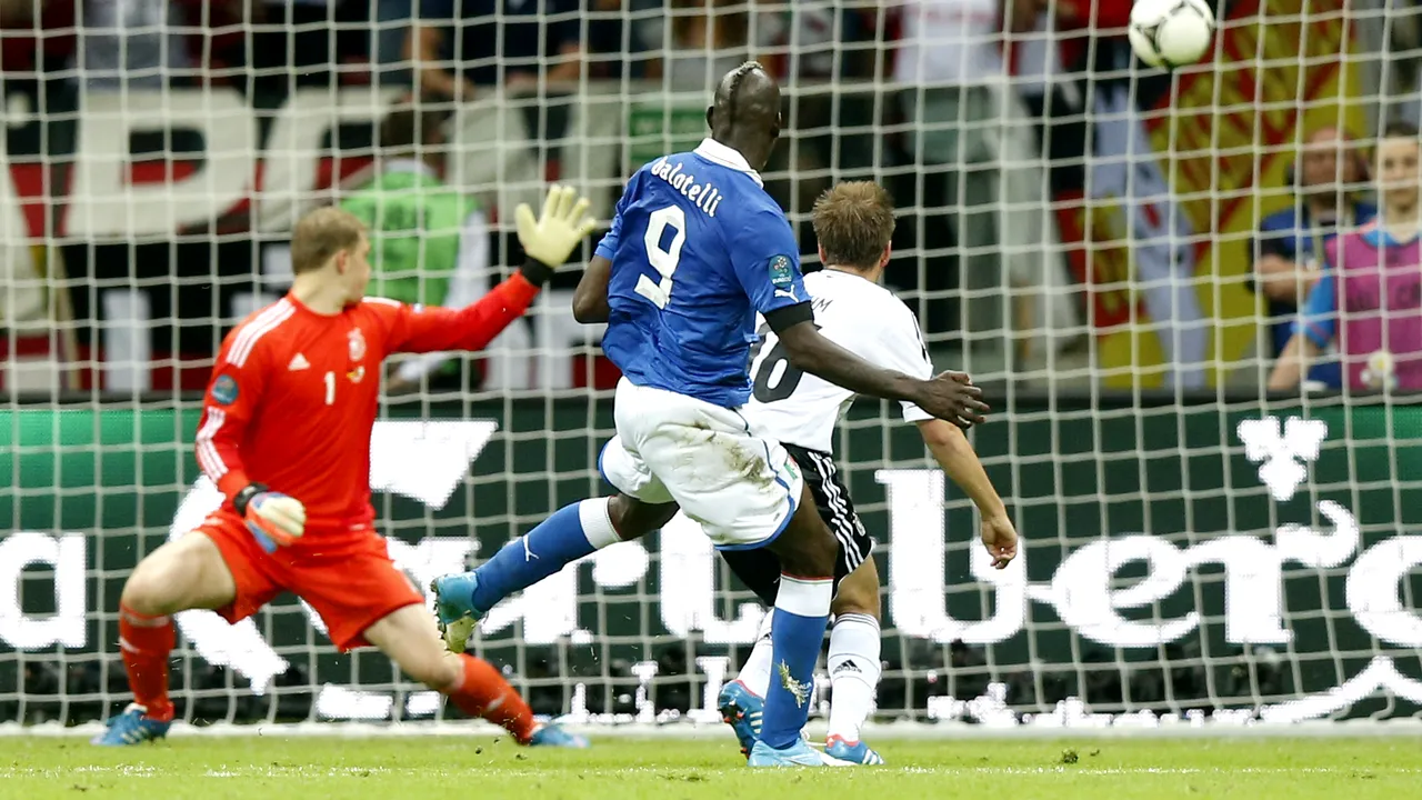 Mario Balotelli a urcat Germania în autocar și Italia va juca finala cu Spania duminică, la Kiev:** Germania-Italia 1-2