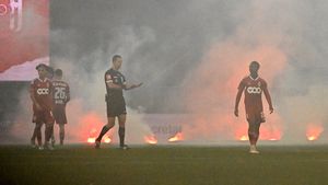 Denis Drăguș a provocat un scandal monstru în Belgia! Românul i-a provocat pe fanii celor de la Anderlecht, iar ultrașii au bombardat stadionul