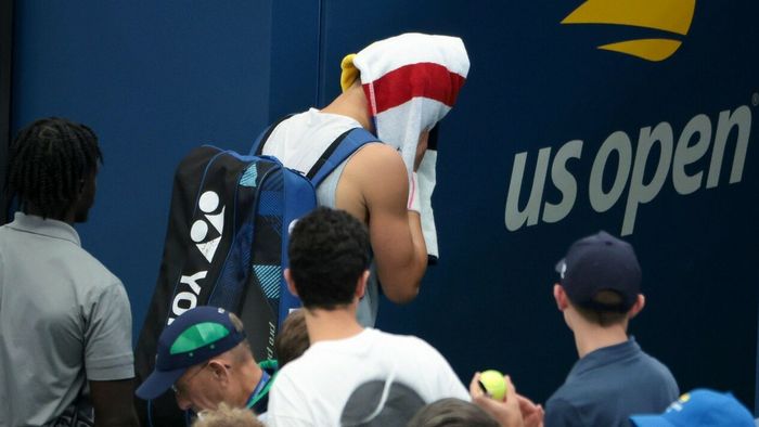 Nu s-a învățat minte! Revenit în circuit după suspendarea pentru blaturi, un tenismen cunoscut s-a retras când adversarul avea 6-2, 5-1 și minge de meci. VIDEO