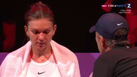 FOTO | Halep l-a chemat pe Cahill la on-court coaching, dar abia l-a băgat în seamă! Simona nu și-a putut stăpâni furia și s-a lovit singură cu pumnul