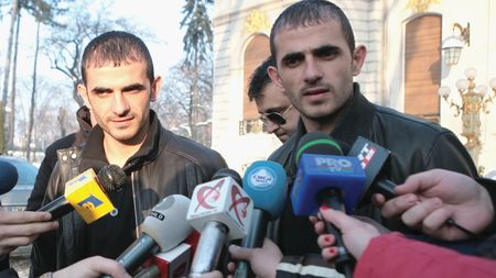 "Lipsește bucuria, noi o aducem!"