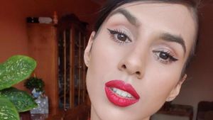 Denisa Dedu, așa cum n-ați mai văzut-o: elevă la un curs de machiaj | GALERIE FOTO
