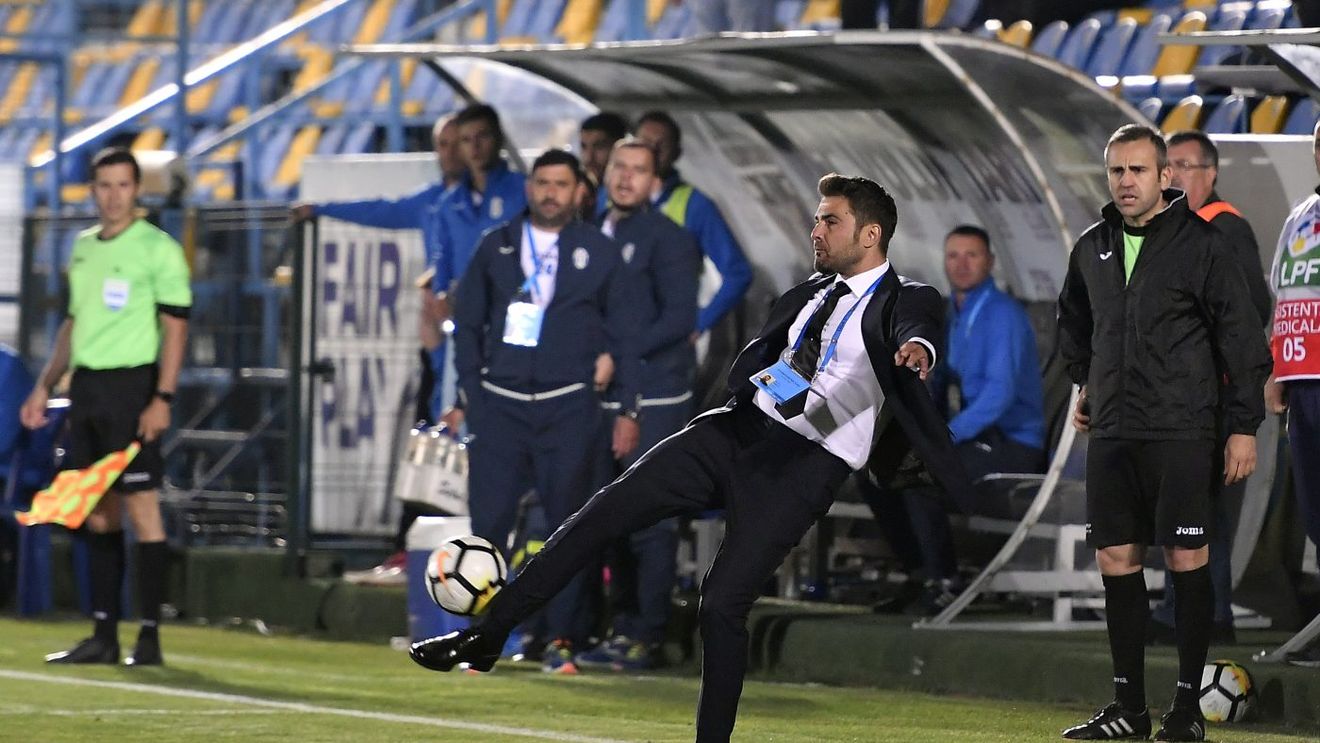 Adrian Mutu a profitat din plin de meciul CFR- FCSB. S-a dus la Cluj să vadă jucătorii pe care vrea să-i selecționeze la lotul de tineret, dar și-a dezvăluit și una din vechile sale pasiuni | FOTO