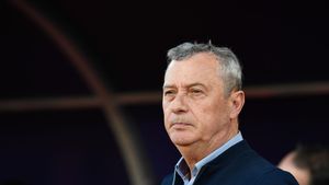 Mircea Rednic nu e mulțumit cu punctul scos în UTA - Rapid 1-1, meci în care arădenii au avut gol anulat de VAR în minutul 89: „E o presiune!”
