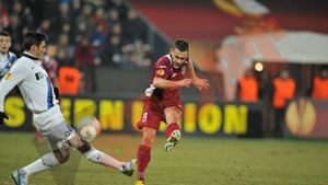 Sepsi, Hora și Voiculeț merg în "B" să-l ajute pe Sabău. Stanciu: "Trebuie să-și rezolve problemele cu CFR. Sper ca luni să avem acordul de transfer"