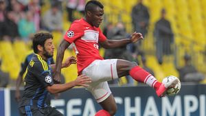 De cascadorii râsului!** Fază de "județeană" în Liga Campionilor: a ieșit de pe teren și se uita de liniștit la meci... până când și-a dat seama că nu fusese schimbat :)