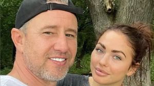 Laurențiu Reghecampf pune capac scandalului cu mama Asianei Peng! Replica de final a antrenorului: „I-am zis că numai mama ei lipsea acum...” Dialogul pe care l-a purtat cu fiul lui și iubita acestuia