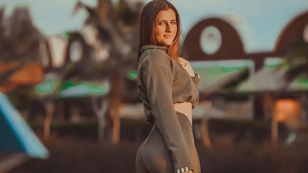 Imaginea zilei în tenis! Andreea Prisacariu a petrecut cu mască DDB și șampanie la festivitatea de premiere, după cel mai important titlu din carieră | GALERIE FOTO