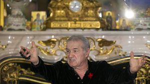 „Jucătorul merge în cantonament cu noi”. Gigi Becali a reacționat vineri seară și a mai anunțat un transfer imediat la FCSB