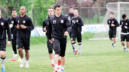 Mesaj disperat către Copos:** "Trebuie să ne întărim lotul, nu mai avem dubluri de valoare pe fiecare post"