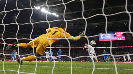 Rezultate și clasamente în preliminarii Euro 2016 | Anglia a făcut punctaj dublu față de urmăritoare, Slovacia face instrucție în grupa Spaniei, Rusia se îneacă în fața liderului Austria

