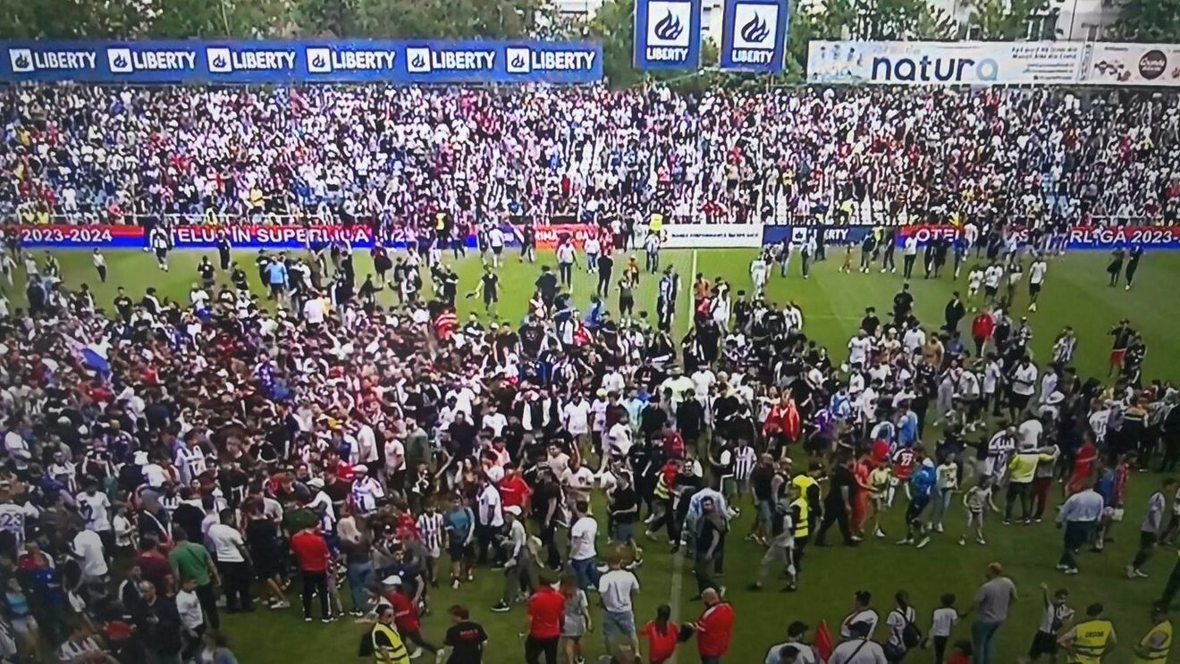 Imagini fantastice de la Galați: Oțelul a promovat în Superliga și fanii au invadat terenul! Bucurie de nedescris după victoria cu Unirea Dej, scor 1-0 | VIDEO