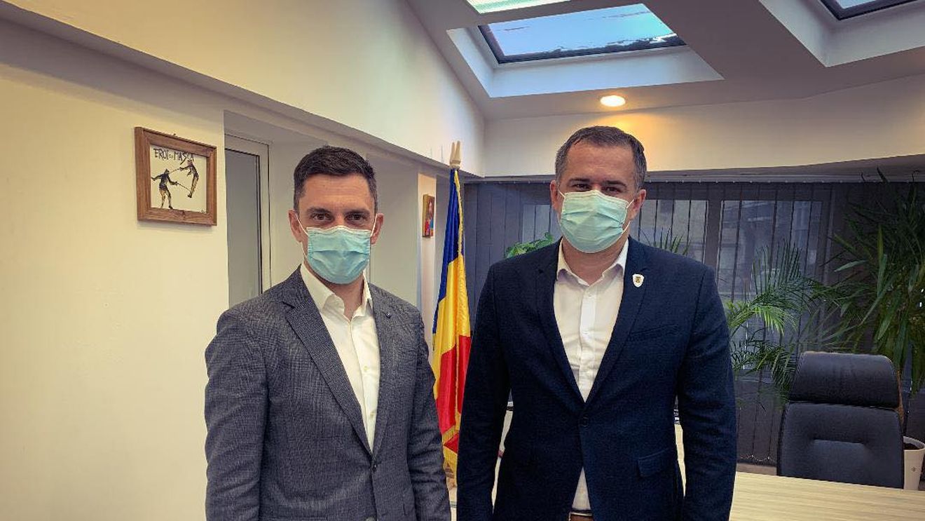 Ministrul Eduard Novak vorbește de patinoare într-un oraș unde nu există așa ceva! Postarea care i-a uluit pe iubitorii sportului din Bacău | EXCLUSIV