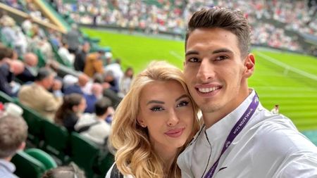 Andreea Bălan, în lacrimi în brațele lui Victor Cornea. De ce a început să plângă cântăreața alături de iubitul ei