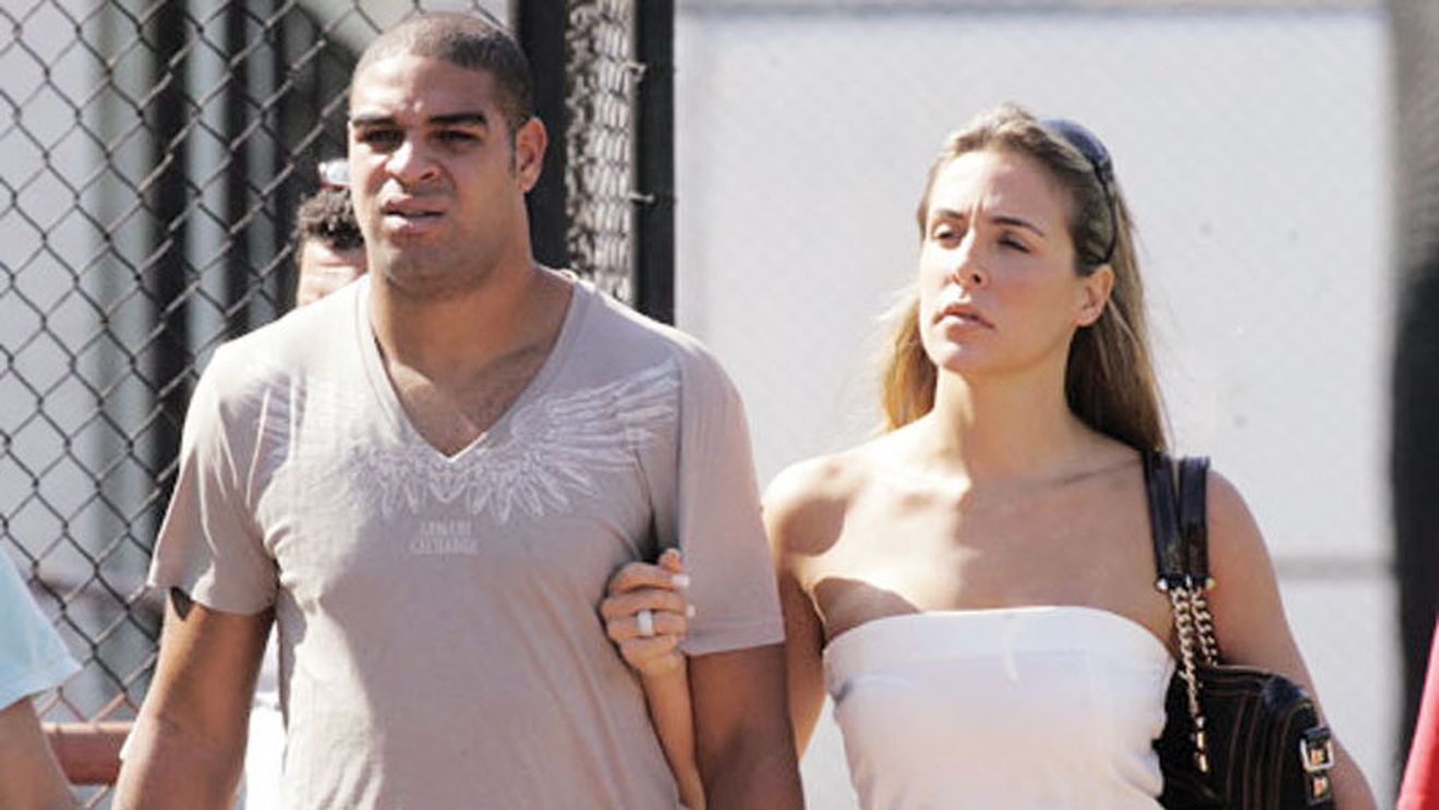 Și-a plătit iubita să nu pozeze goală