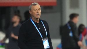 Mircea Rednic, despre noua siglă a lui Dinamo: „Pare cam feminină”