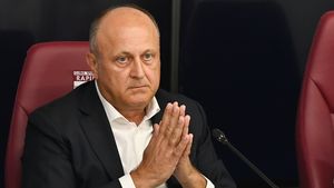 Cea mai mare neîmplinire pentru Dan Șucu. I-a dat o sumă uriașă fotbalistului, la cererea lui Șumudică, dar caracterul l-a trădat pe jucător: a plecat și acum „rupe” plasele în străinătate