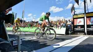 "Încălzirea" pentru Mont Ventoux: Froome le-a luat 12 secunde adversarilor în Turul Franței pe o etapă de plat. Sagan s-a impus la Montpellier
