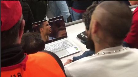 Vidal a oferit momente "altfel". FOTO & VIDEO | Ce făcea chilianul în timp ce colegii lui se luptau cu Sevilla 