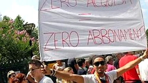 Berlusconi, huiduit de fani la reunirea lui AC Milan: ‘Zero achiziții=zero abonamente’