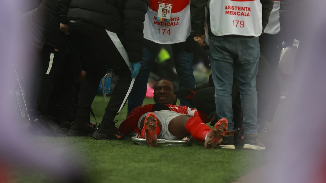 Șoc pentru Dinamo! S-a rupt Karamoko: atacantul a ieșit pe targă, în lacrimi, cu o leziune musculară!