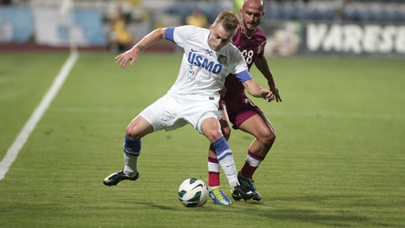 L-au luat, dar el visează la un transfer 'afară':** "Nu m-a sunat nimeni de la Steaua! Am vorbit doar prin SMS" Alex Maxim, despre mutarea anunțată de Becali