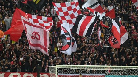 Surpriză pentru fanii lui Dinamo la meciul cu Universitatea Cluj: fotbalistul cu 100 de meciuri pentru „câini” vine în România și dă lovitura de start