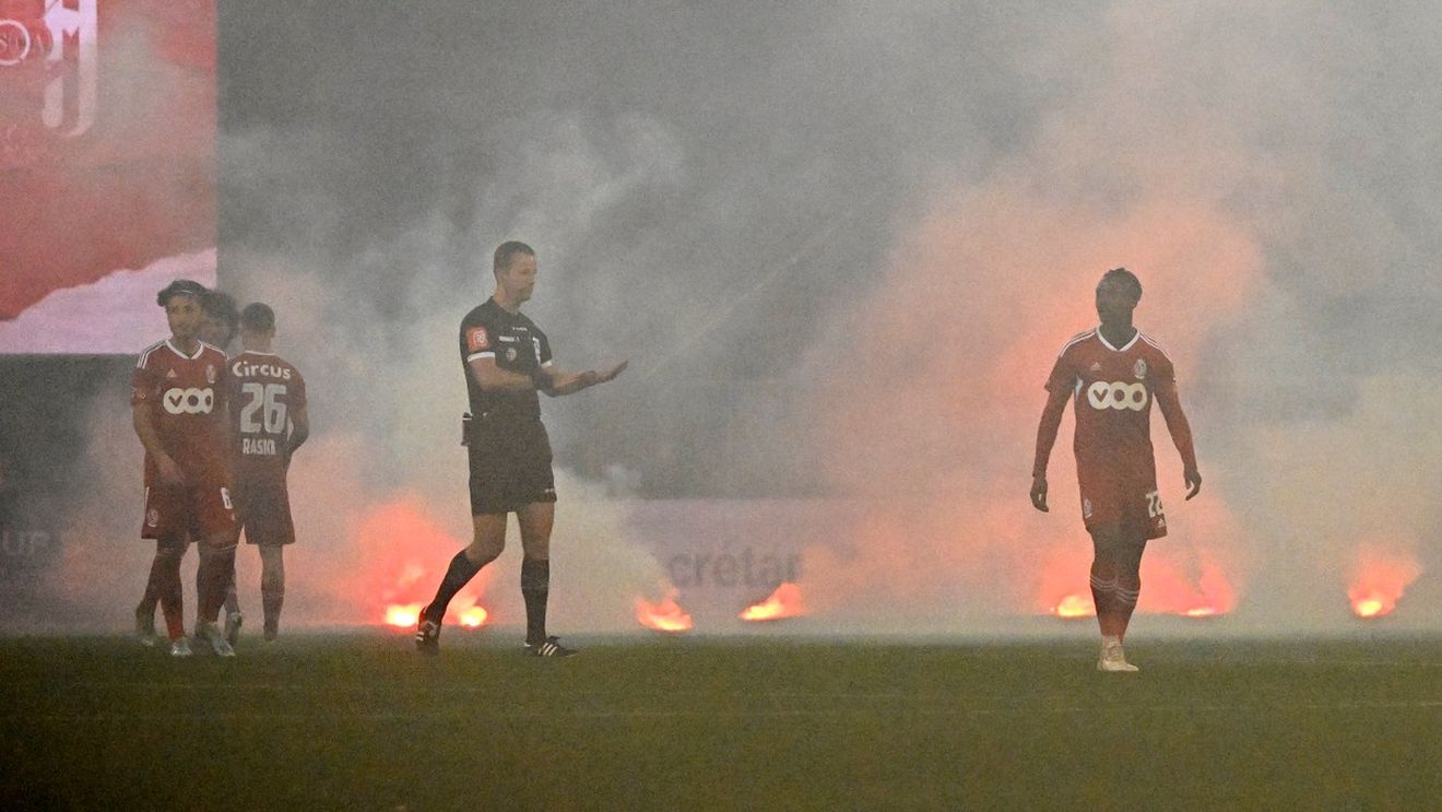 Denis Drăguș a provocat un scandal monstru în Belgia! Românul i-a provocat pe fanii celor de la Anderlecht, iar ultrașii au bombardat stadionul