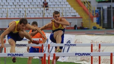 Show peste garduri! Baciu și Moroșanu, campioni de sală