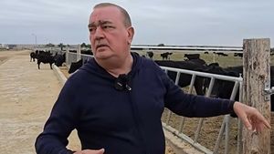 Gigi Nețoiu a luat pușca în mână și a ucis 20 de coioți: „Îi mâncau vițeii abia născuți!”