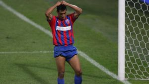 Salariul lui Bănel,** înjumătățit!