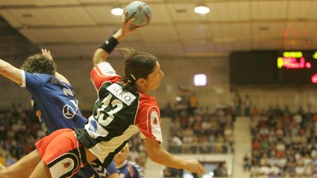 Vărzaru, 14 goluri** în meciul cu Hypo Viena