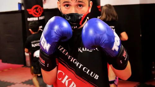 Diaspora sportivă scoate la iveală un nou talent: Alexandru Octavian Gomoescu! Povestea puștiului, la doar 11 ani, campion la kick-boxing în Spania | FOTO & VIDEO EXCLUSIV