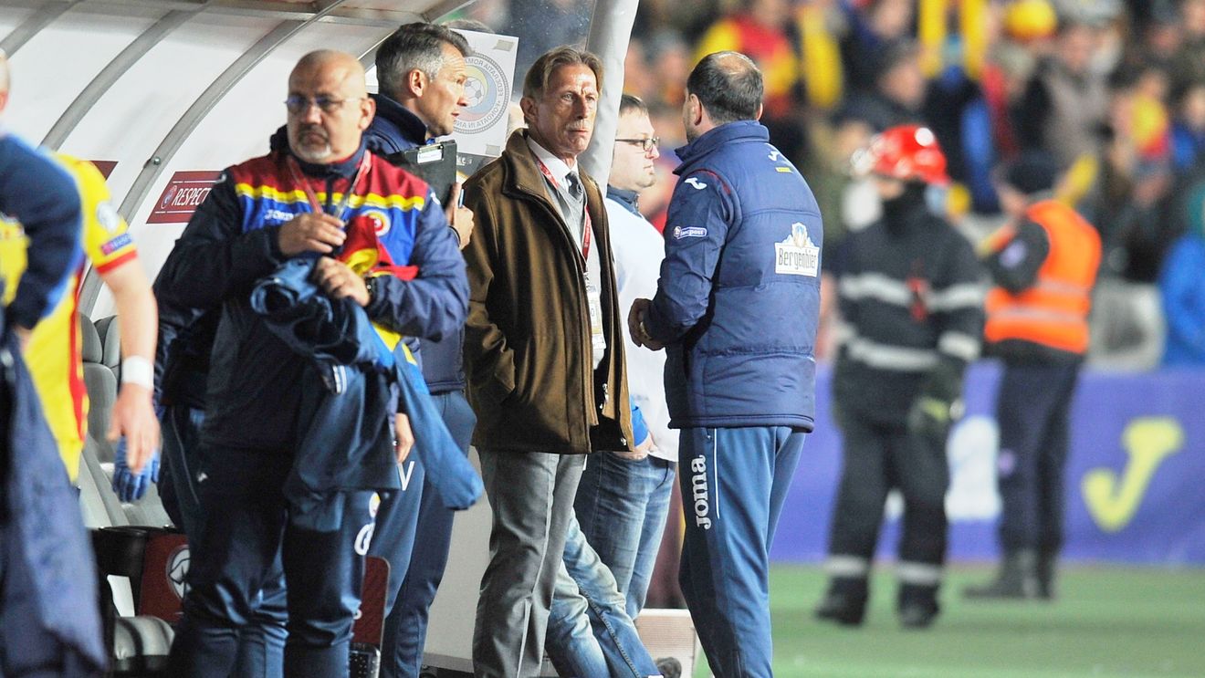 Trei greșeli uriașe făcute de Daum în meciul cu Danemarca. Sistem de joc netestat, indicații ciudate către fotbaliști și o abordare defensivă a unui joc în care doar victoria era o variantă

