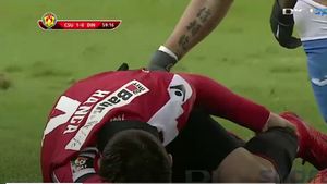 Învins, eliminat și lăsat fără unul dintre cei mai buni fotbaliști. Debut de coșmar pentru Bratu! FOTO | Accidentare groaznică pentru Hanca