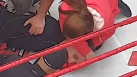 Mircea Badea a fost făcut KO în cinci secunde de Tedi motociclistul! VIDEO șocant cu momentul în care prezentatorul a văzut stele verzi. Omul de TV a oferit prima declarație