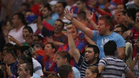 Componenții Peluzei Sud au fost identificați de Becali la Universitate! "Toți cei cu cagule și căciuli negre sunt suporteri ai Stelei"