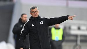 Ioan Ovidiu Sabău este în fața unei performanțe istorice, dar nu vrea să câștige Cupa României pentru CV-ul său: "M-aș bucura pentru suporteri, nu pentru mine, să mă laude lumea. Acestea sunt bucurii de moment" | EXCLUSIV