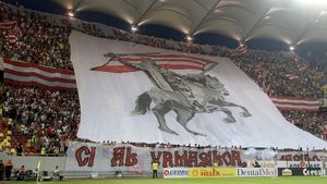 FOTO | "Dinamo nu e al nostru, nici al vostru...". Coregrafia fanilor dinamoviști la derby-ul cu Steaua