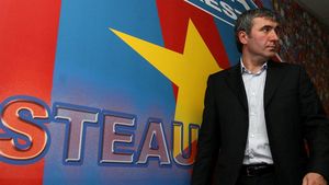 Hagi nu își imaginează Steaua fără culori, siglă, palmares și nume: "Conducătorii trebuie să se pună la masă"