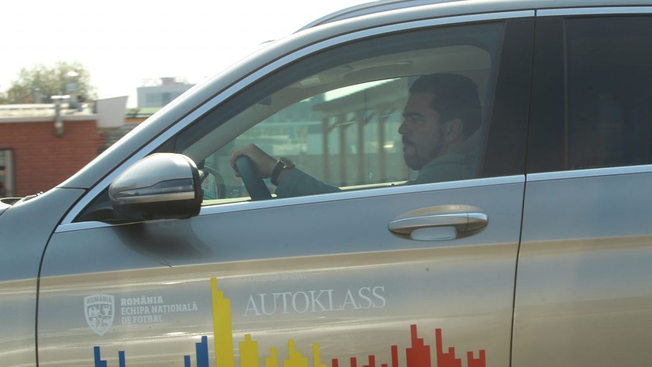 Cosmin Contra se poate lăuda cu un nou bolid de lux! FOTO | Ce cadou a primit selecționerul înaintea "dublei" cu Insulele Feroe și Norvegia