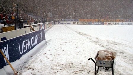 20 de ani de la Steaua - Villarreal, celebrul meci care a umplut stadionul din Ghencea, dar nu s-a mai jucat! Imagini spectaculoase cu ninsoarea care acapara capitala într-o seară de Europa League