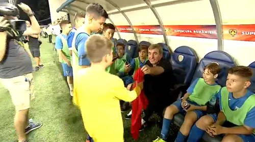 VIDEO | Gest superb al lui Gică Hagi! Un copil a venit să-i aducă tricoul și a plecat cu mai mult decât și-ar fi imaginat: imaginile de după meciul din Supercupa României